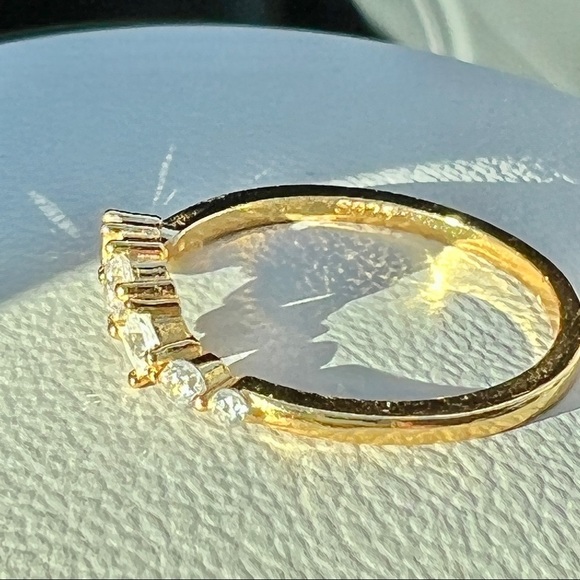 Crystal Wave Clear Round & Square CZ Gold-Plated Stamped S925 Size 6 - Picture 3 of 5